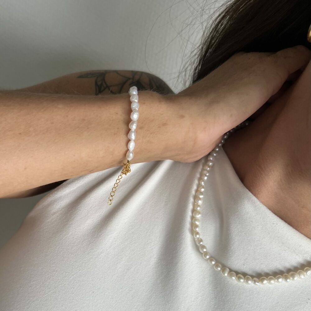 Small Pearl Choker